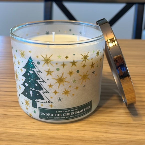 Bath & Body Works 3 Wick Candle. Under The Christmas Tree. - Picture 2 of 3